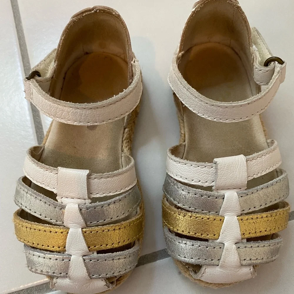 โญ๏ธHPโญ๏ธUGG espadrilles for your little fashionista! - Picture 2 of 4